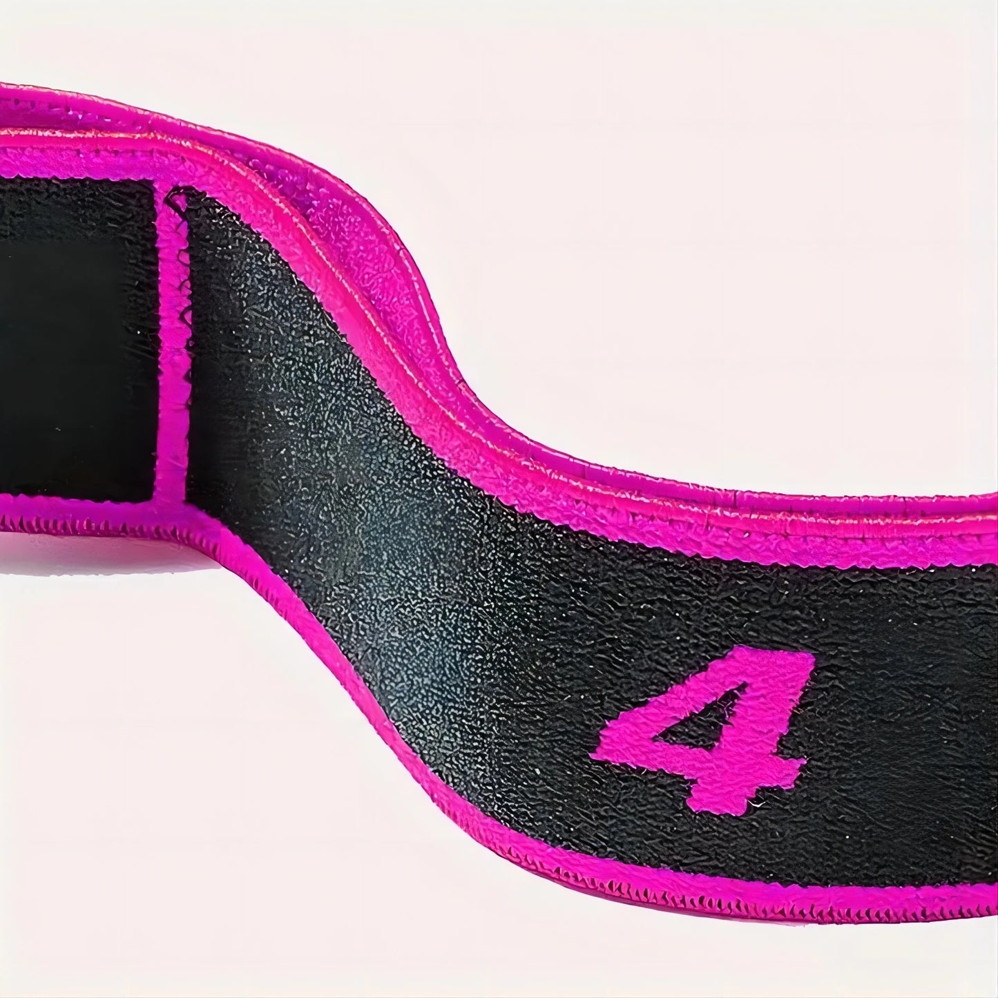 Figure-8 resistance band